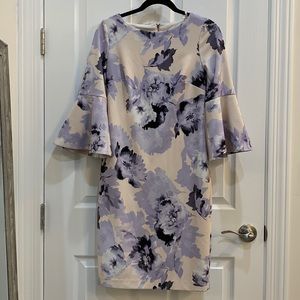 Calvin Klein Floral Print Bell Sleeve Size: 6